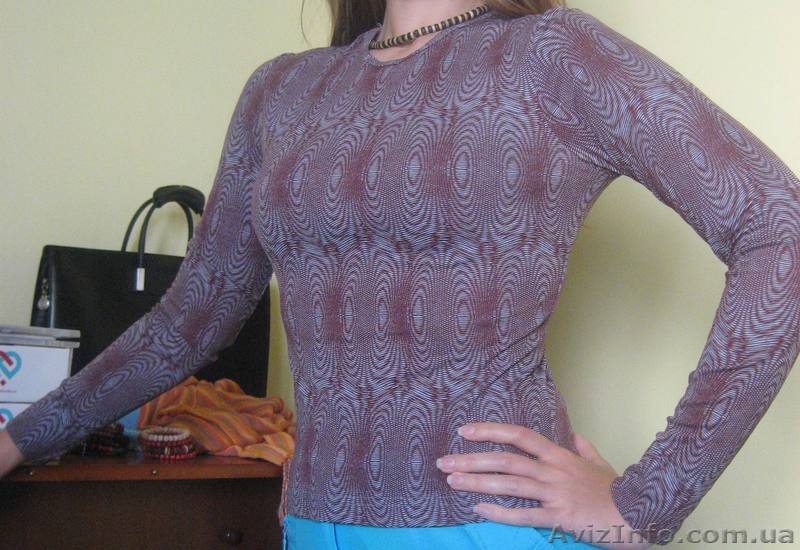 Продам кофточку женскую  - <ro>Изображение</ro><ru>Изображение</ru> #1, <ru>Объявление</ru> #663533