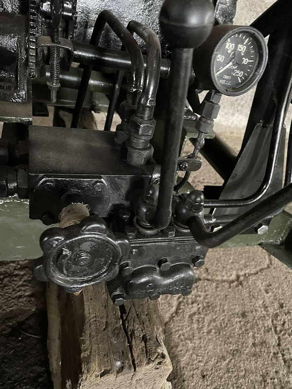 Гидравлический распределитель  с  краном давления масла - <ro>Изображение</ro><ru>Изображение</ru> #1, <ru>Объявление</ru> #1739291