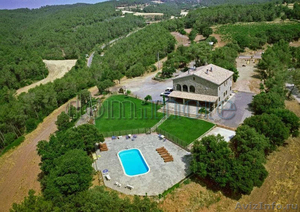 Гостиница экотуризма под Барселоной с виноградником и оливковой рощей.