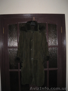 Продается женская длинная дублёнка. Цвет хаки. Состояние отличное. Размер 48.