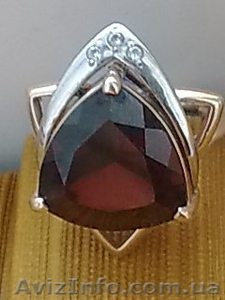 Продается золотое кольцо(16,5) с гранатом  и бриллиантами.  - <ro>Изображение</ro><ru>Изображение</ru> #1, <ru>Объявление</ru> #410063