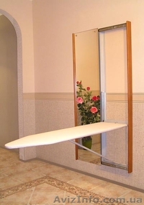 Экономно: встроенная гладильная доска + зеркало