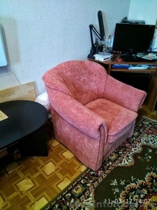 Продам полный комплект мягкой мебели: мягкий уголок, кресло и пуфик - <ro>Изображение</ro><ru>Изображение</ru> #1, <ru>Объявление</ru> #1556133