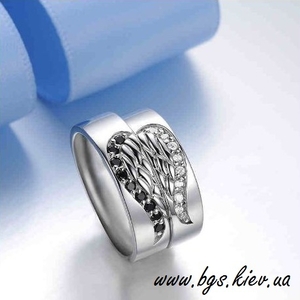 Обручальными кольцами из белого золота