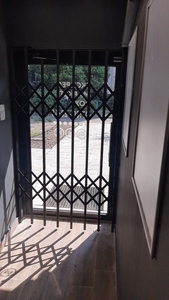 Розсувні решітки металеві на вікна,  двері,  вітрини. Виробництво і установка